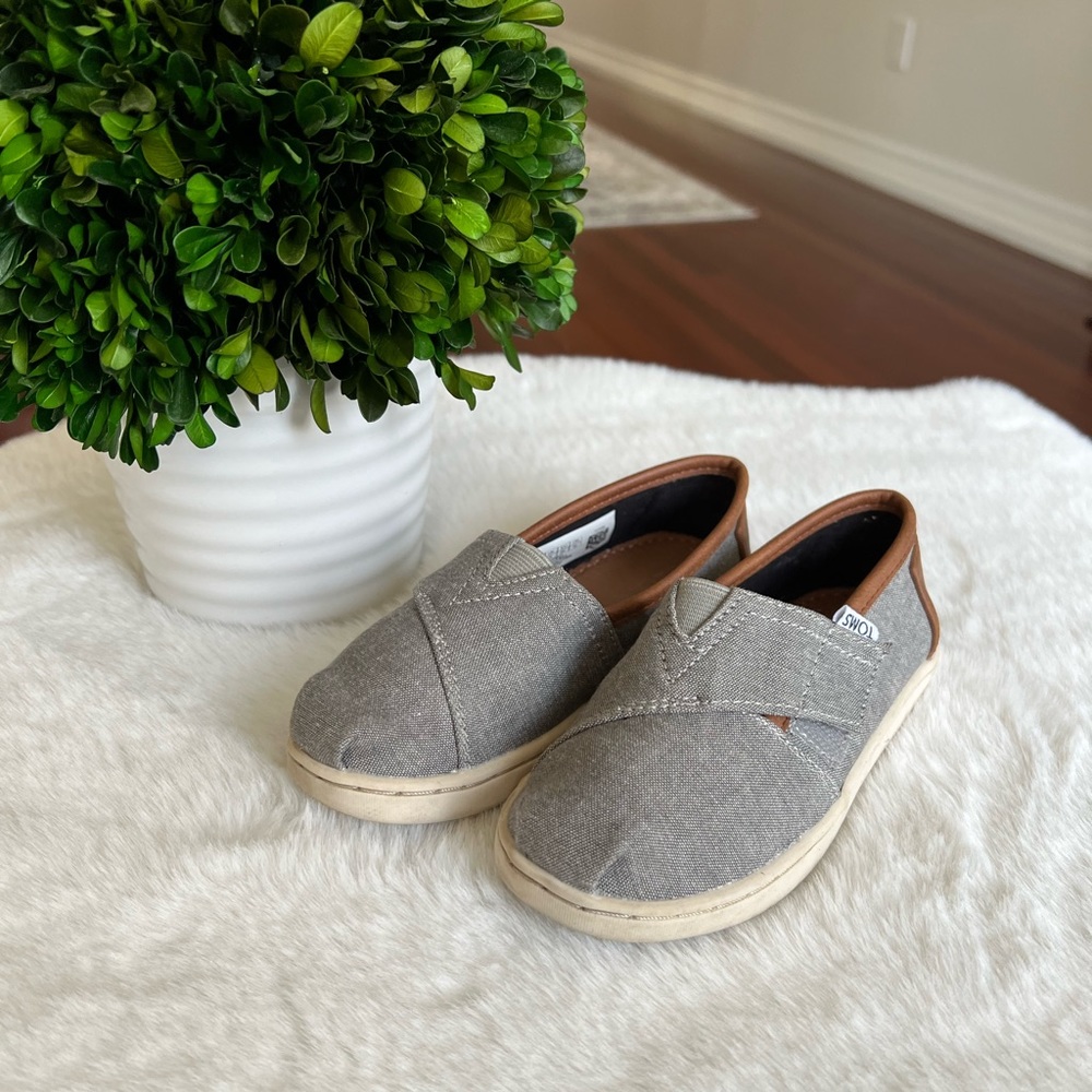 TOMS unisex toddler shoes